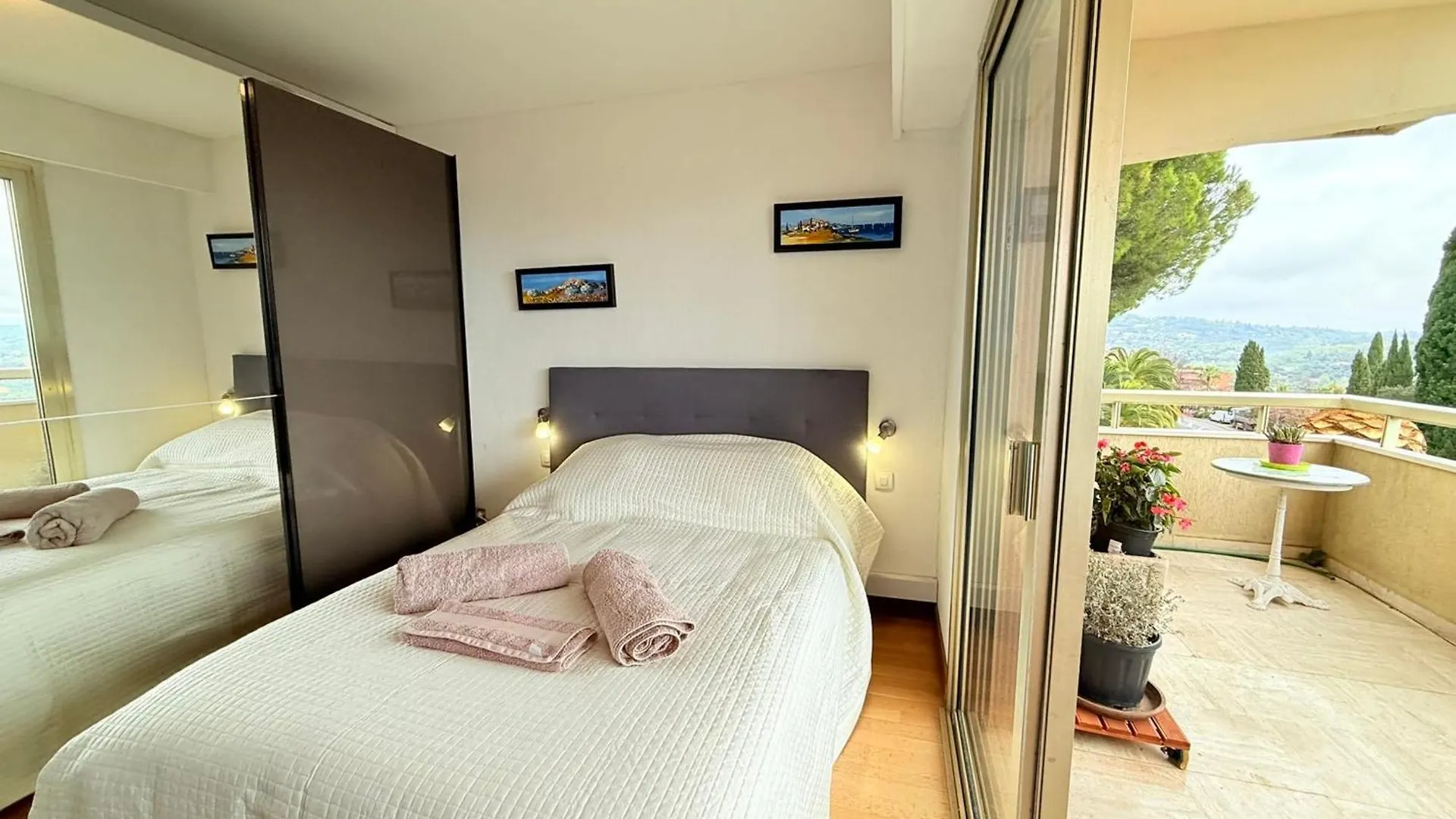 Nice 4 Bedroom Apartment With Sea View - Air Conditioning - Pool Grasse 0*,  France
